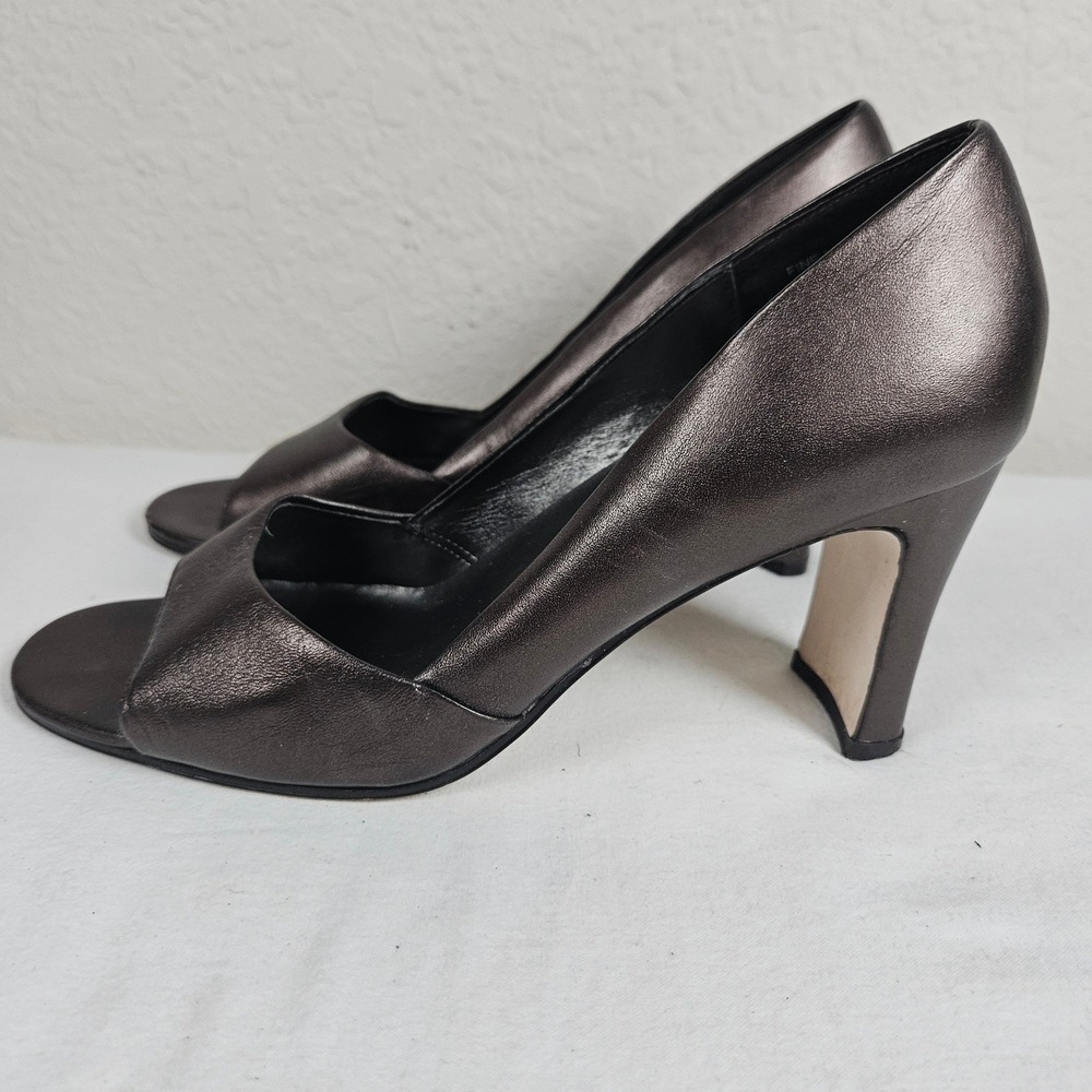 Ann Marino Womens Pewter Metallic Leather Peep Toe Block Heel Pumps Size 7.5M